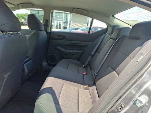 Used 2024 Nissan Altima 2.5 SV AWD/4WD image 9