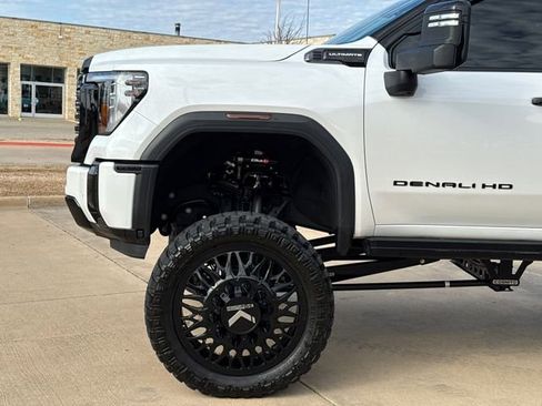 Used 2025 GMC Sierra 3500 Denali Ultimate AWD/4WD image 4