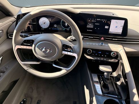 Used 2023 Hyundai Elantra SEL w/ Convenience Package image 21