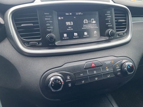 Used 2019 Kia Sorento LX image 10
