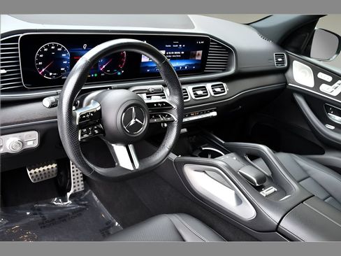 Used 2024 Mercedes-Benz GLS 450 4MATIC image 13