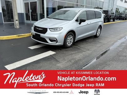 New 2026 Chrysler Pacifica Select