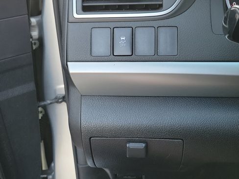 Used 2016 Toyota Camry SE FWD image 11