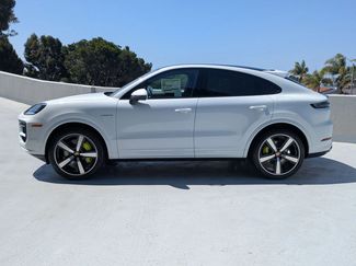 New 2025 Porsche Cayenne E-Hybrid video 2