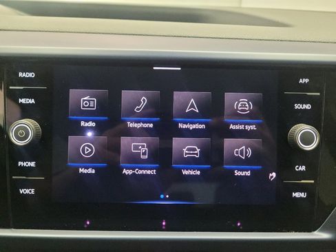 Used 2023 Volkswagen Taos SE w/ Panoramic Sunroof Package FWD image 25