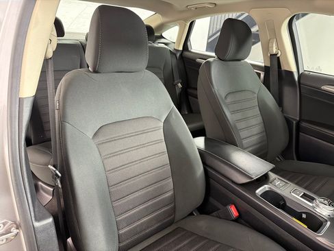 Used 2020 Ford Fusion SE FWD image 25