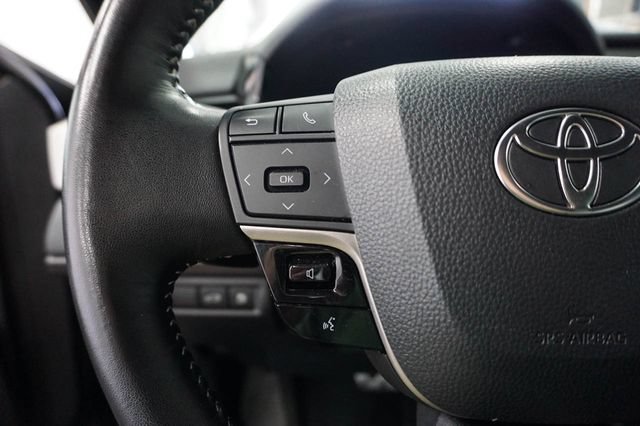 Used 2025 Toyota Camry SE FWD image 19