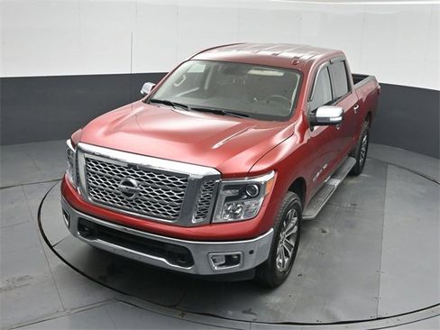 Used 2018 Nissan Titan SL image 34