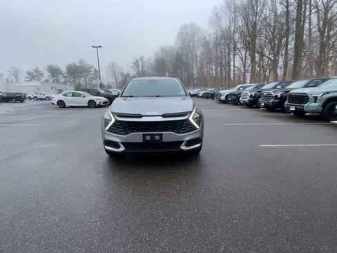 Used 2023 Kia Sportage LX image 11