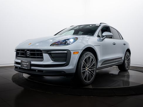 Certified 2026 Porsche Macan image 1