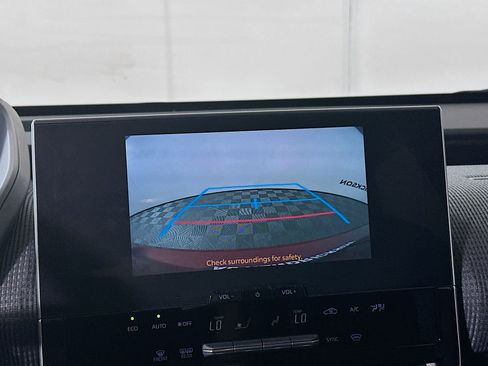 Used 2025 Toyota bZ4X FWD image 25