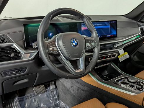 Used 2025 BMW X5 xDrive50e w/ Premium Package image 16