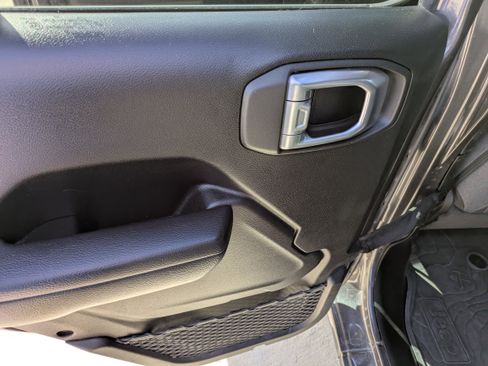 Used 2024 Jeep Wrangler Sport S image 10