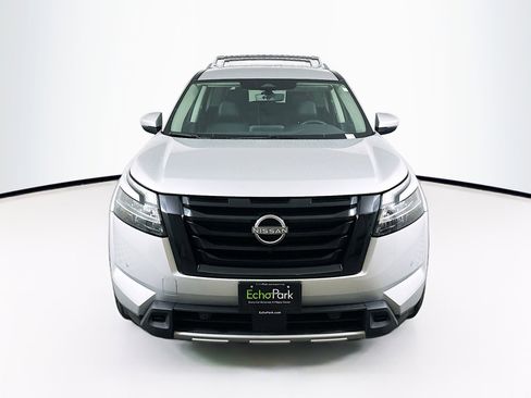 Used 2023 Nissan Pathfinder SL w/ Black Appearance Package image 2