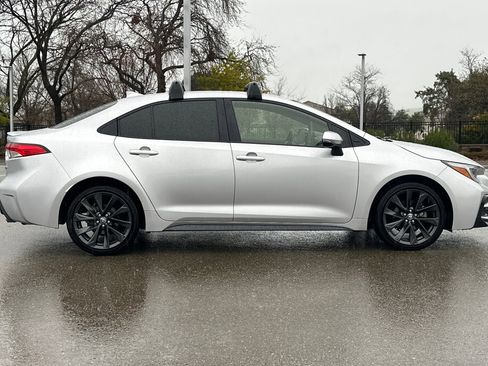 Used 2024 Toyota Corolla SE image 3