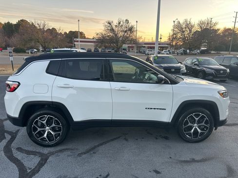 Used 2024 Jeep Compass Limited image 5