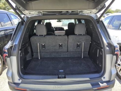 Used 2026 Chevrolet Traverse LT w/ Driver Confidence Package FWD image 4
