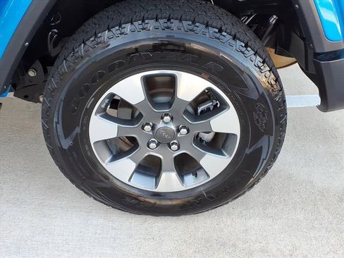 Used 2022 Jeep Wrangler Unlimited Sahara w/ Cold Weather Group image 12