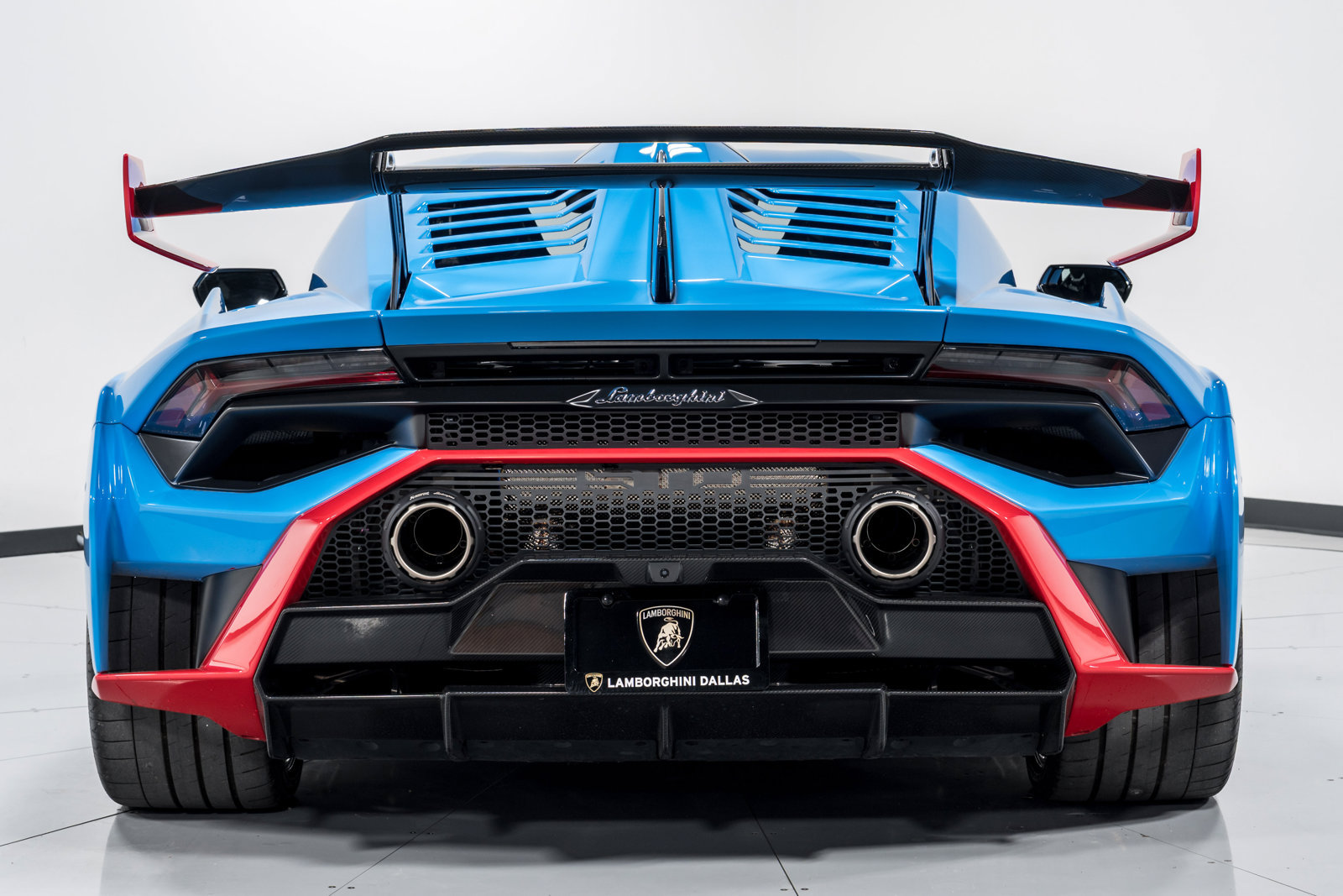 Used 2024 Lamborghini Huracan STO RWD image 4