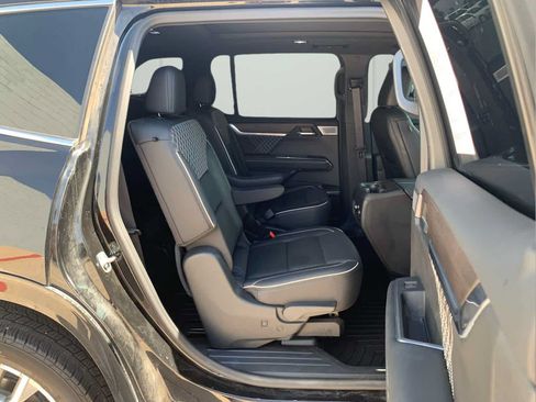 Used 2024 GMC Acadia Denali w/ Super Cruise Package FWD image 16