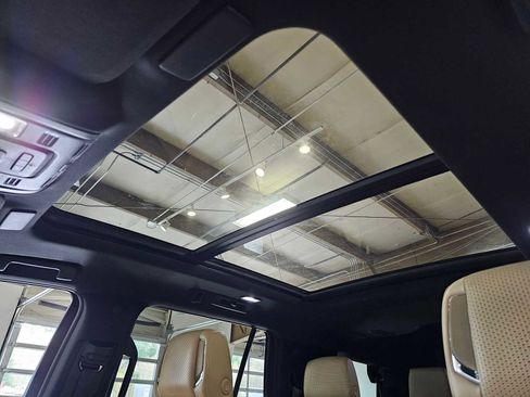 Used 2023 Cadillac Escalade Premium Luxury w/ Performance Package AWD/4WD image 25
