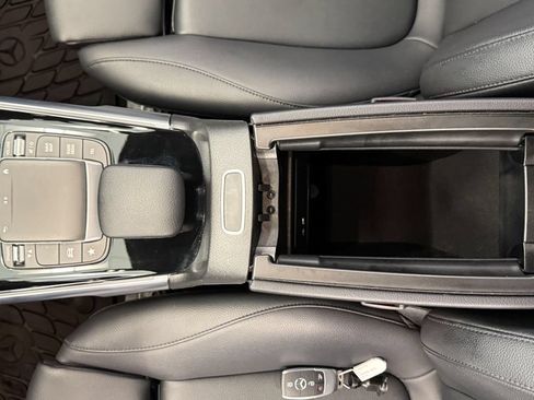 Used 2021 Mercedes-Benz GLB 250 image 25