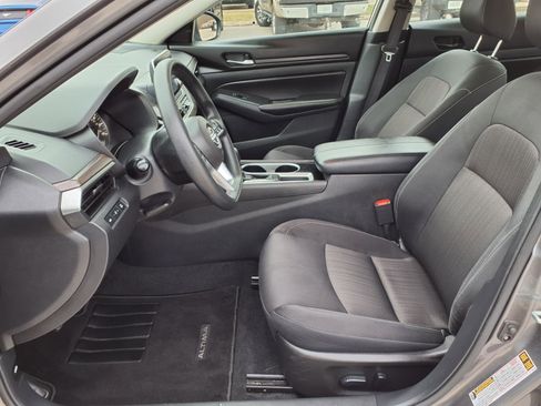 Used 2024 Nissan Altima 2.5 SV image 11