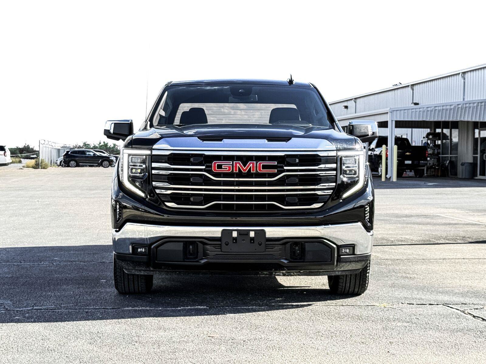 Used 2025 GMC Sierra 1500 SLT AWD/4WD image 3