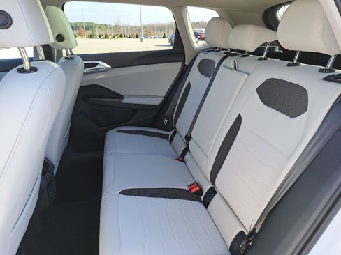 New 2026 Volkswagen Taos SE image 13