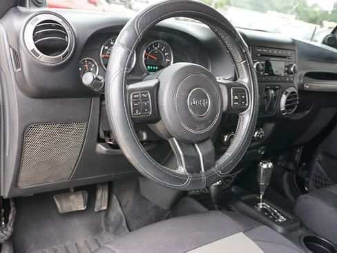 Used 2013 Jeep Wrangler Sport AWD/4WD image 9