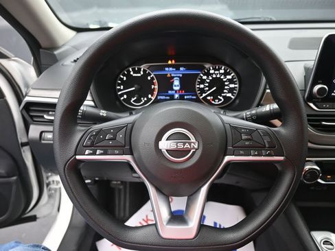 Used 2025 Nissan Altima 2.5 SV FWD image 29