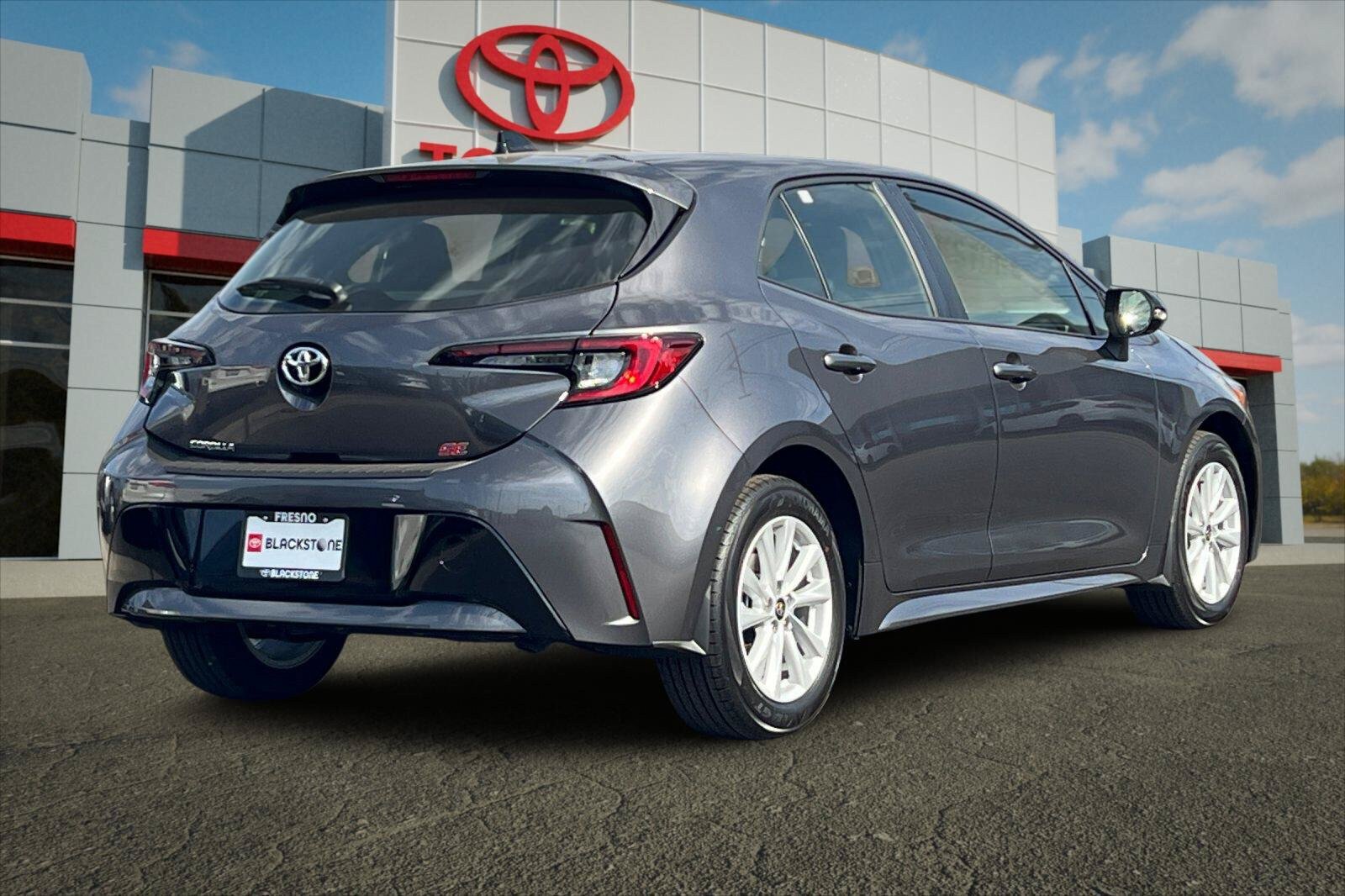 Used 2027 Toyota Corolla SE w/ SE Premium Package FWD image 3