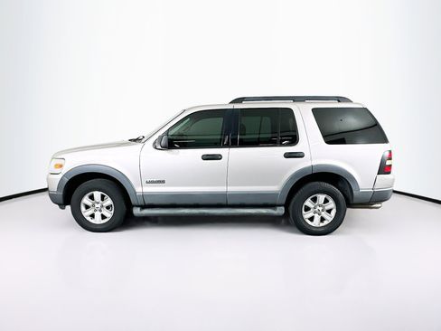 Used 2006 Ford Explorer XLT image 4