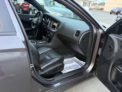 Used 2020 Dodge Charger SXT w/ Leather Interior Group RWD image 13