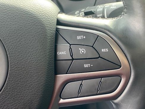 Used 2020 Jeep Cherokee Limited image 17