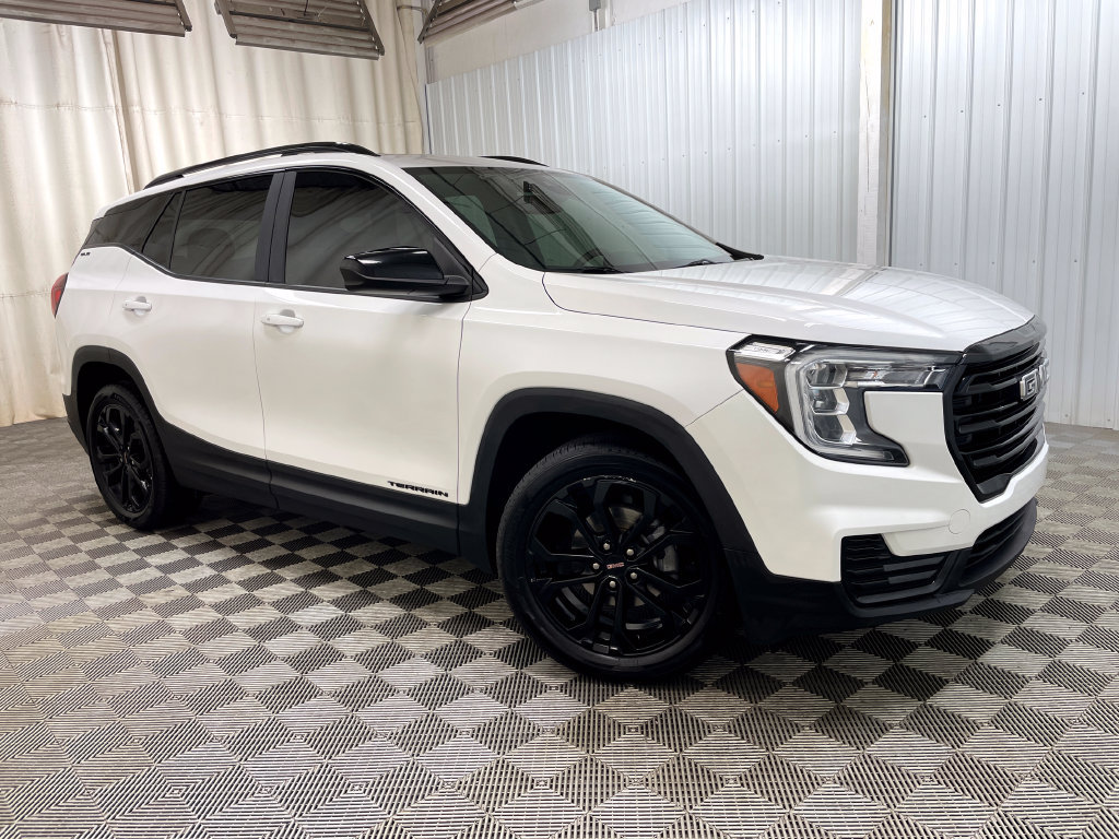 Certified 2022 GMC Terrain SLE w/ Driver Convenience Package FWD image 1