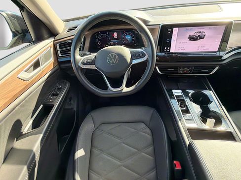 Used 2024 Volkswagen Atlas SE image 17