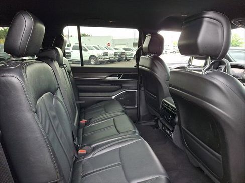 Certified 2024 Jeep Wagoneer L Series III w/ Flexible Seating Group AWD/4WD image 15