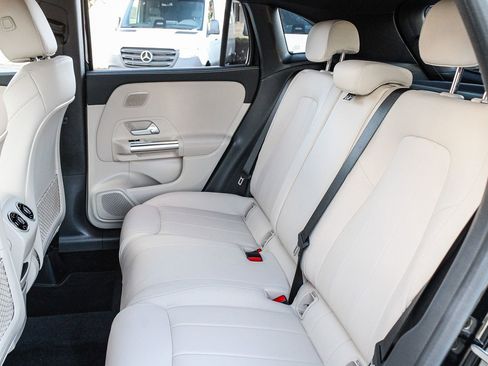 Certified 2025 Mercedes-Benz GLA 250 4MATIC image 21