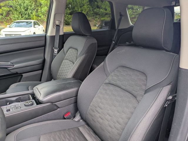 Used 2025 Nissan Pathfinder SV AWD/4WD image 15