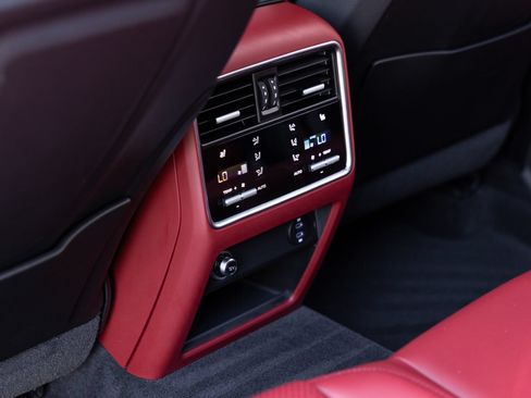 Certified 2023 Porsche Cayenne Turbo S AWD/4WD image 27