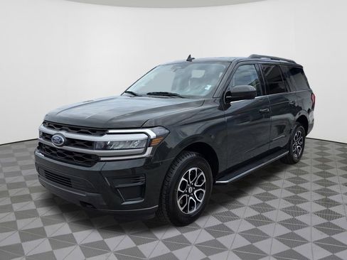 Used 2023 Ford Expedition XLT AWD/4WD image 2