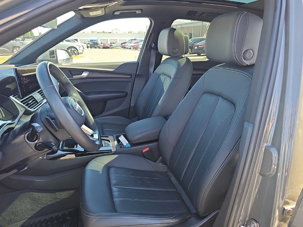 Used 2023 Audi Q5 2.0T Premium w/ Convenience Package AWD/4WD image 3