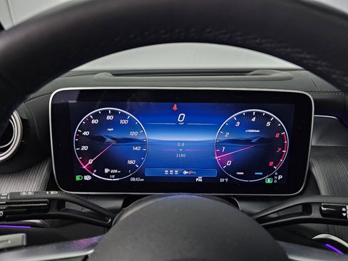 Used 2025 Mercedes-Benz GLC 300 4MATIC image 35