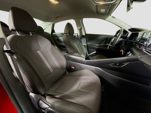 Used 2024 Hyundai Elantra SE image 28