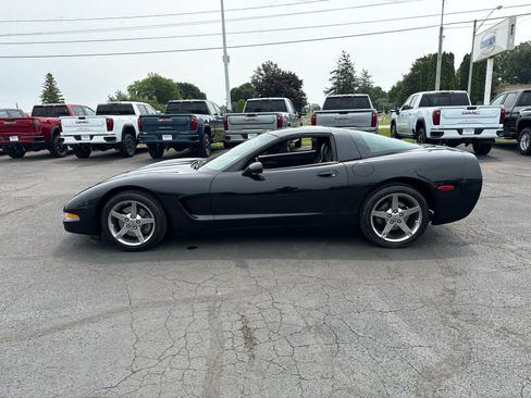 Used 2002 Chevrolet Corvette Coupe w/ Preferred Equipment Group1 RWD image 2