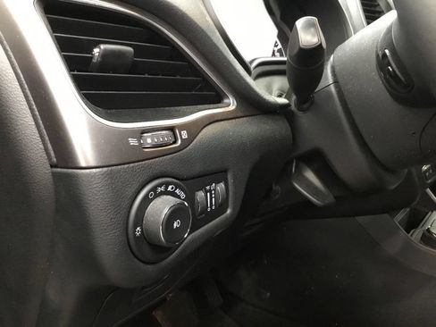 Used 2021 Jeep Cherokee Latitude Lux AWD/4WD image 8