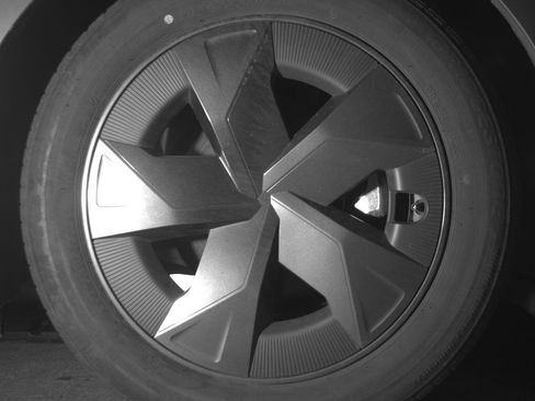 Used 2025 Toyota Prius LE FWD image 13