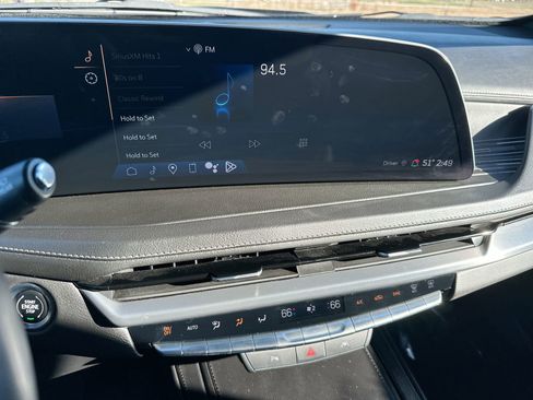 Used 2024 Cadillac XT4 Premium Luxury image 16