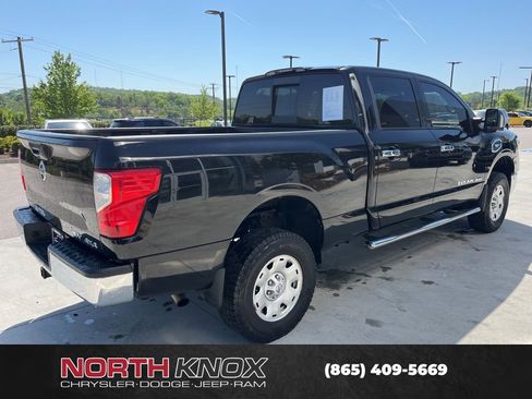 Used 2018 Nissan Titan SV AWD/4WD image 17